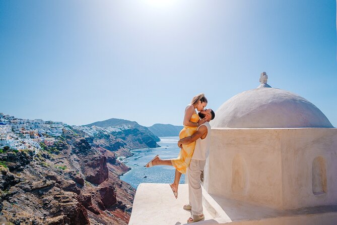 Romantic Santorini Travel Experts offers a private couples photoshoot in Santorini